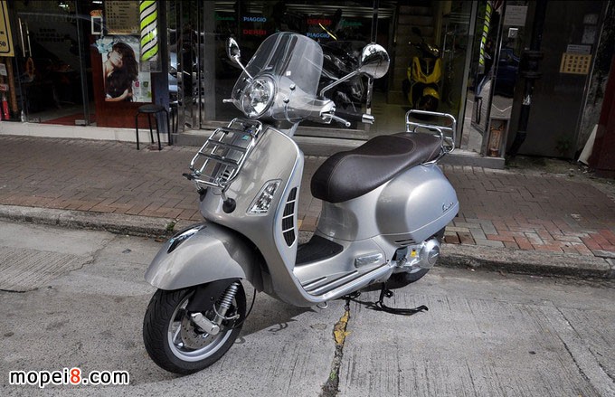 r911Vespa Super Sport